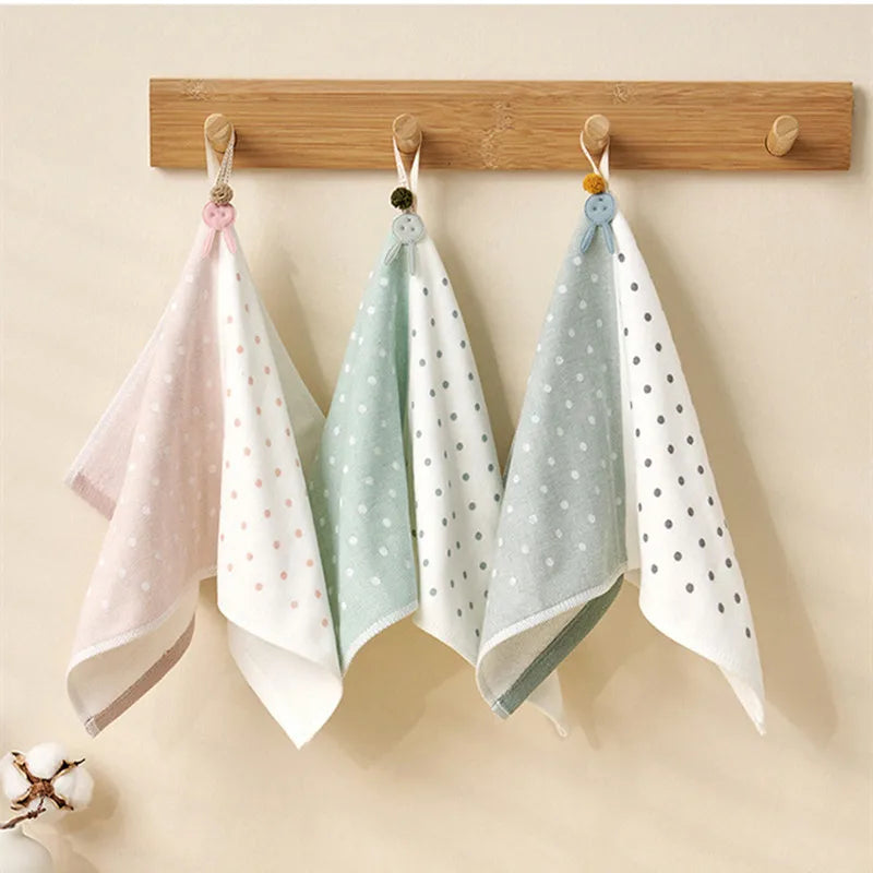 serviette coton bébé rapide absorption noël rose clair vert pastel gris clair points blancs