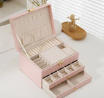 boîte rangement bijoux cuir motifs géométriques compartiments velours classique vert noir blanc rose chic
