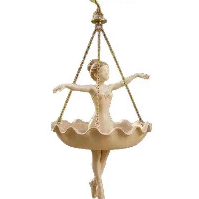 cache pot suspendu ballerine beige sculpture classique chaînes dorées décoration intérieure fleur