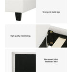 lit moderne blanc tête lit texturée pieds noirs minimaliste fixations métalliques