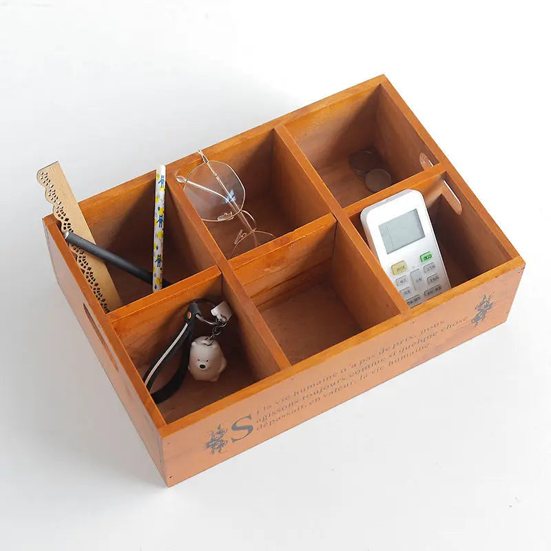 boîte compartiments bois naturel vintage rangement stylos porte clés téléphones portables écouteurs livres ciseaux