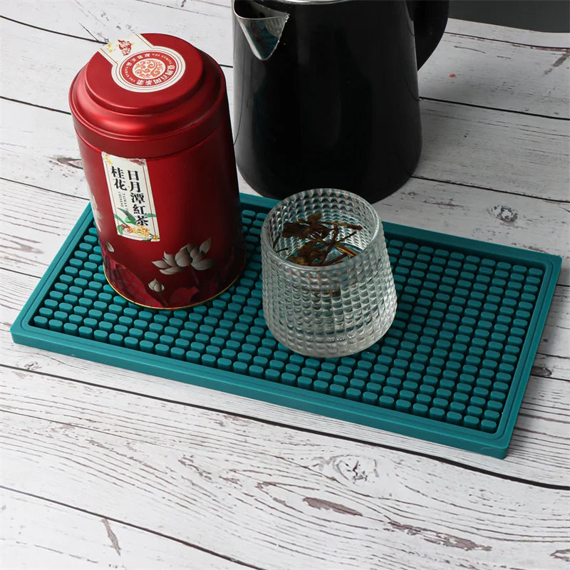 tapis bar moderne silicone bleu gris noir blanc texture points 15.5cm 31cm résistant déversement