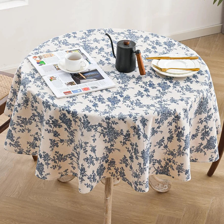 nappe ronde fleur bleue fond beige table classique mariage fêteextérieur