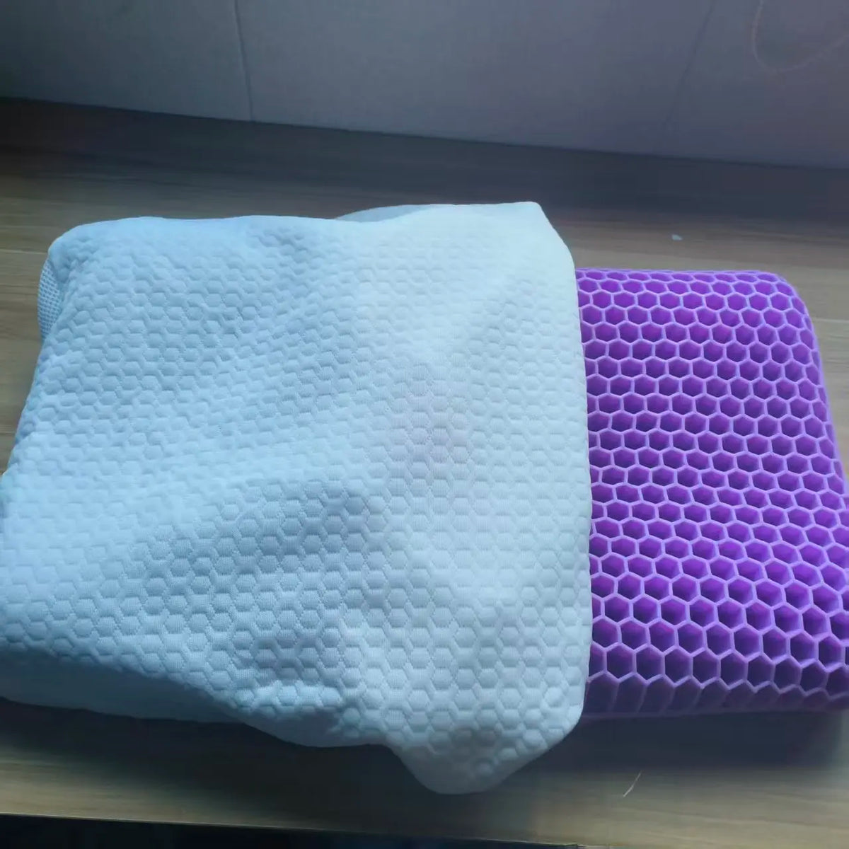 coussin blanc motif hexagonal anti apnée anti ronflement mousse tpe polyester arrondi zip opacité