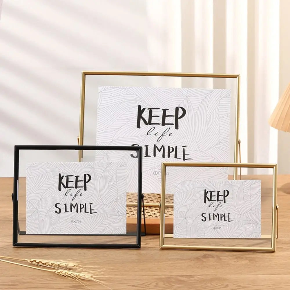 cadre photo moderne minimaliste or noir pieds triangulaires texte simple verre