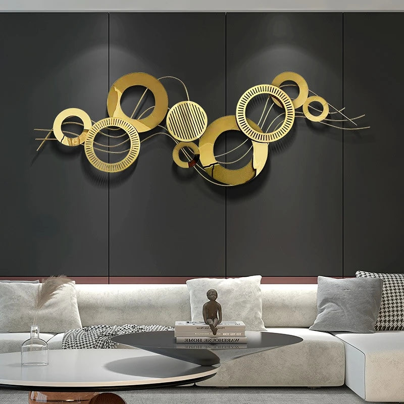 Décoration murale gris clair dans un salon contemporain