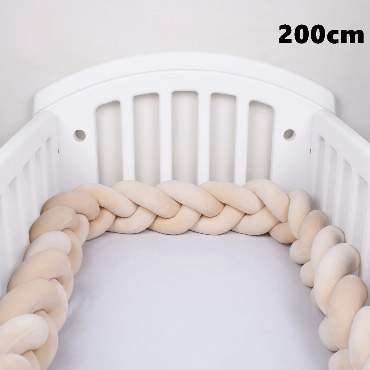 coussin noué bébé tissu doux texture tressée beige clair moderne confortable sécurité chambre anti
