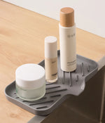 rangement silicone évier moderne éponge savon flacons minimaliste multifonction pliable gris texturé