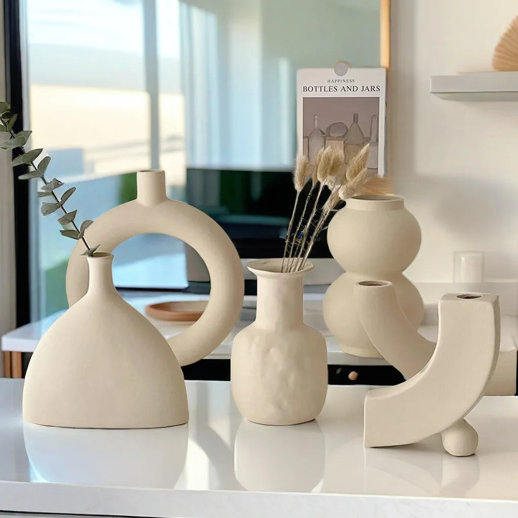 vase moderne céramique texture rugueuse beige clair décoration intérieure minimaliste nordique