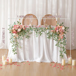 décoration romantique table mariage fleurs artificielles roses feuilles vertes bougies