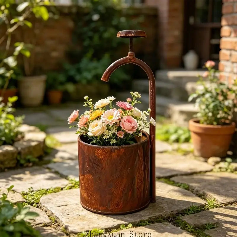 pot fleurs vintage rustique fleurs artificielles texture métallique vieillie poignée croissant