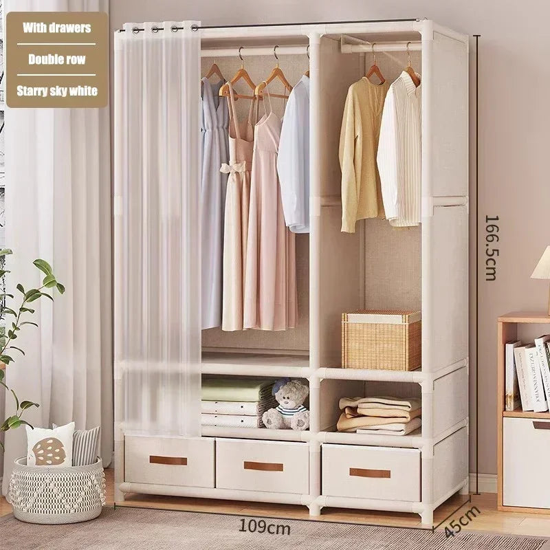 armoire vêtements moderne blanche rangées tiroirs compartiments rideau paires vêtements suspendus panier ours tasse