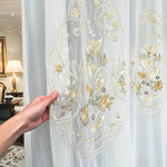 rideau blanc doré broderie florale tulle transparent élégant classique salon chambre luxe