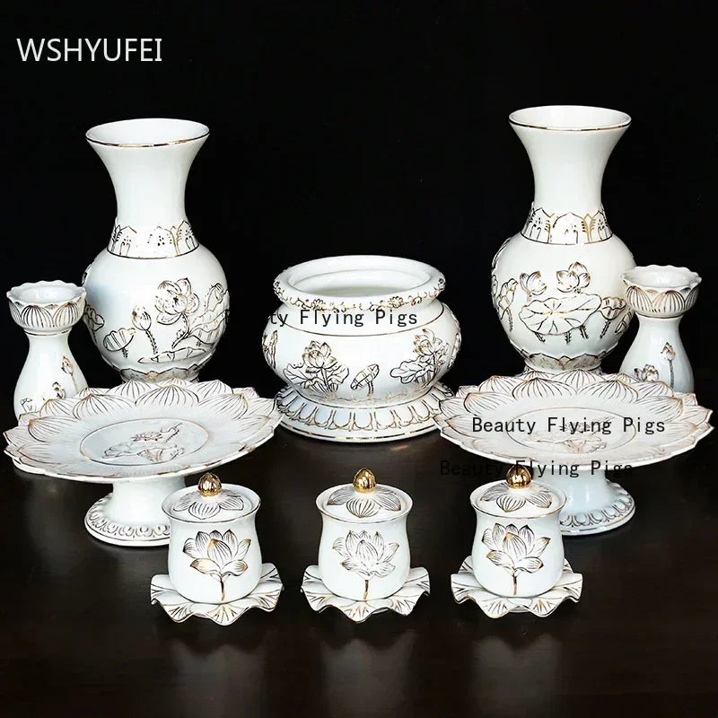 vases decoratifs blancs motifs floraux fleurs stylisees or decoration elegante maison feng shui bouddhisme