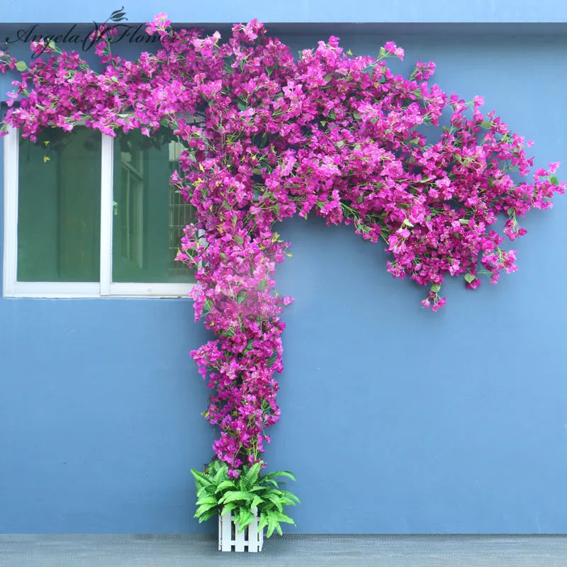 Arbre vigne bougainvillier artificiel noir sur mur de jardin