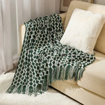 couverture tricotée vert foncé motif zigzag pompons canapé lit décoration intérieure moderne large