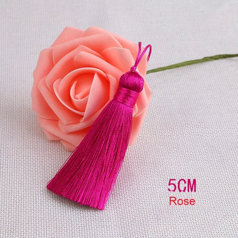 pompons polyester couleur variée 5cm longueur 18cm décoration artisanale rideaux couture pièces