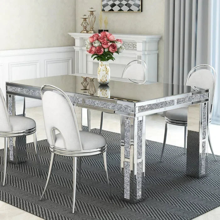 table manger moderne transparente chaises opaques strass brillantes argentées noires