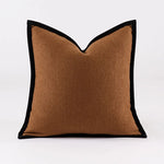 housse coussin carrée motif floral beige marron noir pompons moderne décoration maison