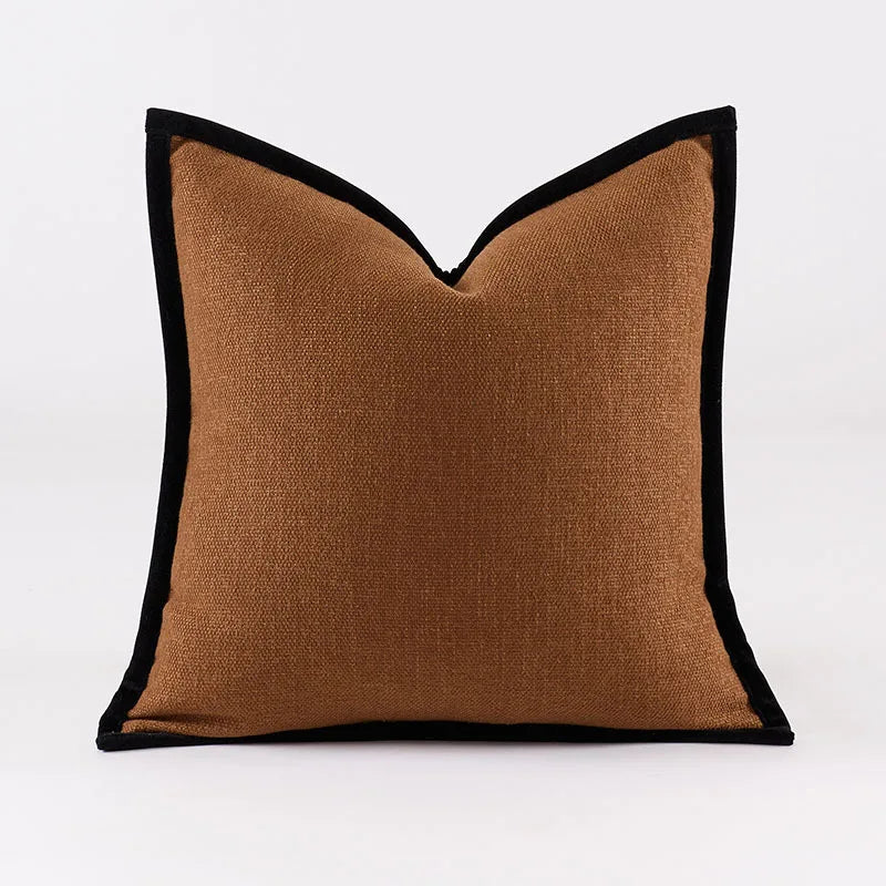 housse coussin carrée motif floral beige marron noir pompons moderne décoration maison