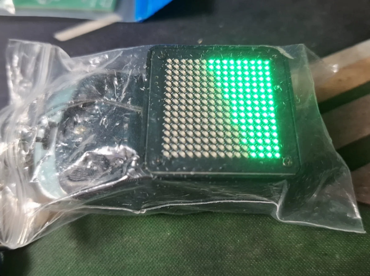 lampe led noire verte matrice led moderne batterie intégrée effet d'eau opacité technologie