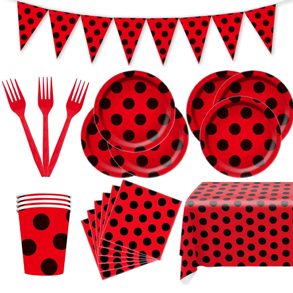 assiettes papier festives fourchettes couteaux serviettes nappe moderne points rouges noirs