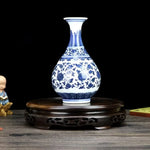 support vase bois marron foncé texture naturelle classique découpes décoratives artisanal circulaire exposant fleur