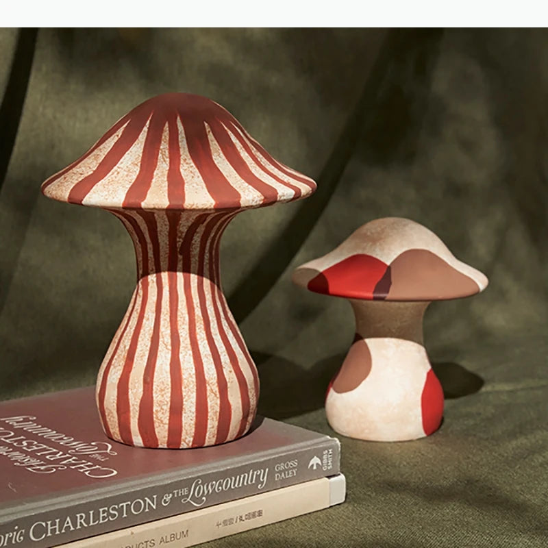 décoration moderne figurines champignons rayures abstraites couleurs variées beige rouge marron