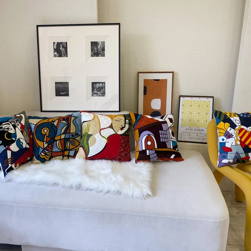 housse coussin coton brodé motifs abstraits visages stylisés moderne pop art bleu blanc orange
