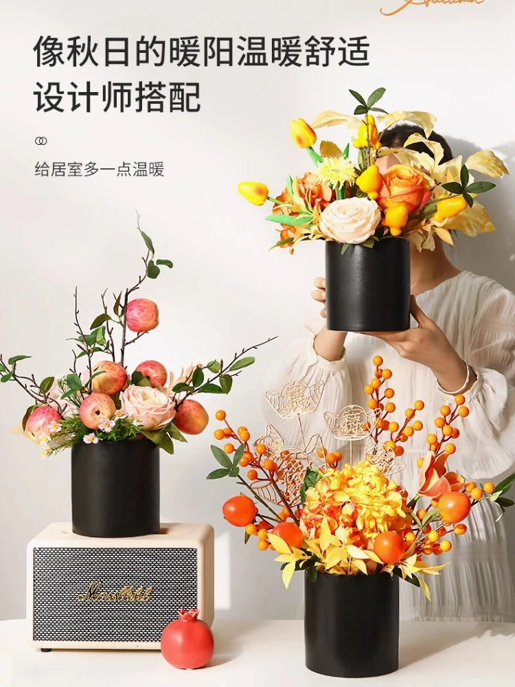 décoration intérieure moderne fleurs artificielles vase noir roses arrondies éléments dorés asiatique