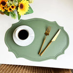 assiettes classiques opaques vert gris beige rose pâle 30x43cm lisses dorées cuillères