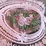 dentelle rose vintage tapis ovale floral brodé transparent romantique table erotique