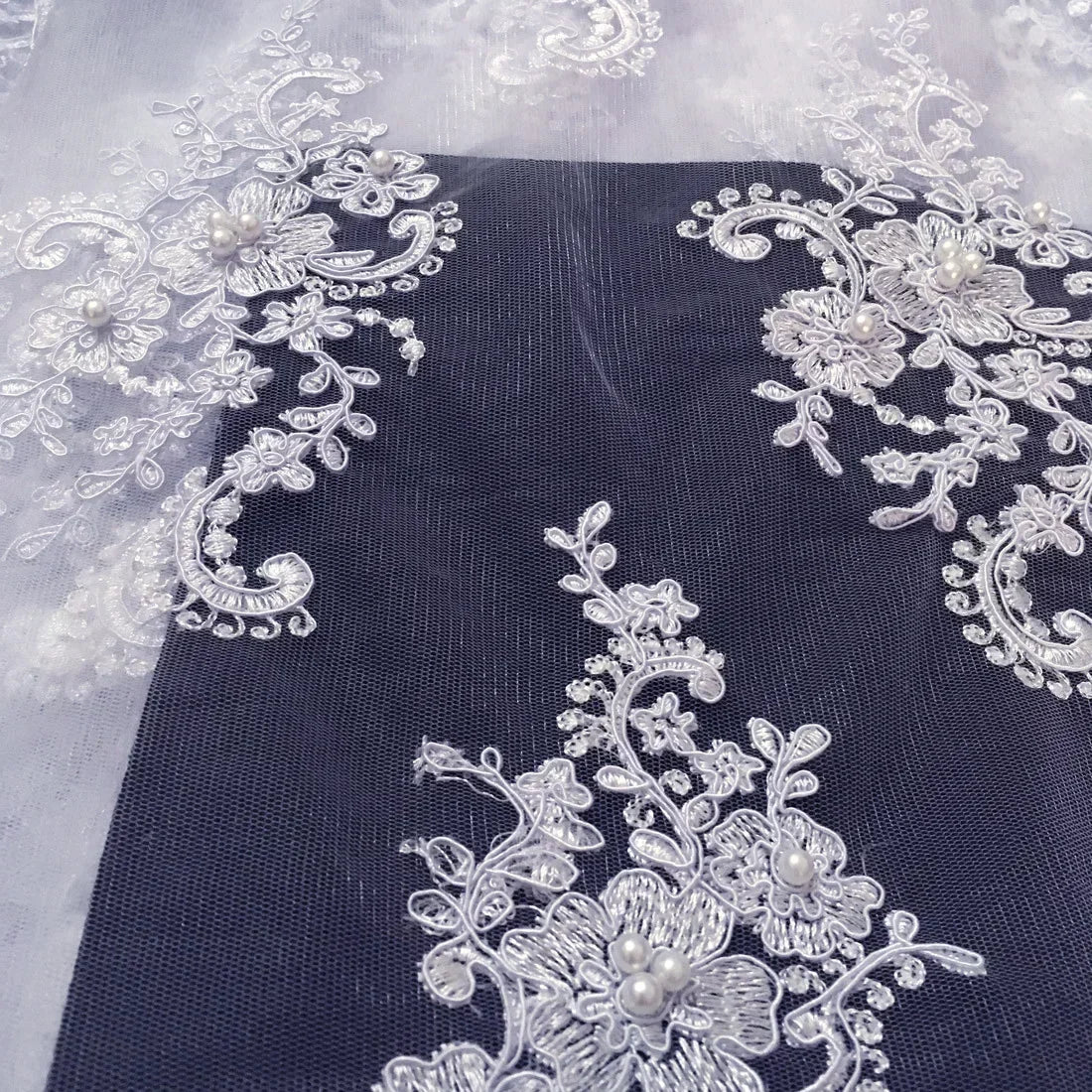 tissu dentelle polyester blanc noir floral translucide élégant mariage robes