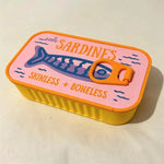 boîte sardines décorative poisson stylisé not sardines skinless boneless rose bleu blanc
