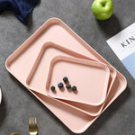assiettes modernes plastique silicone vert rose gris respectueuses environnement opaques