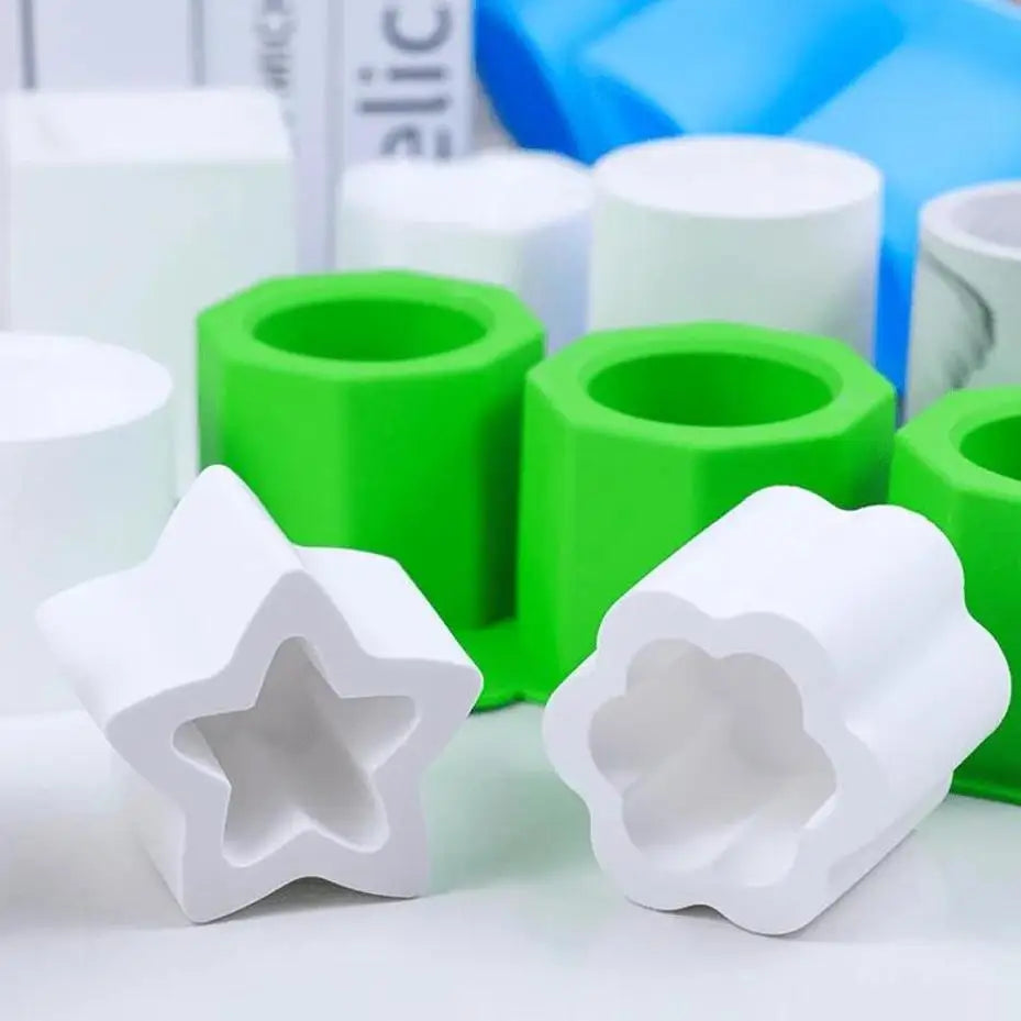 moules silicone gâteaux couleurs bleu vert rose blanc formes géométriques modernes opaques cœur étoile