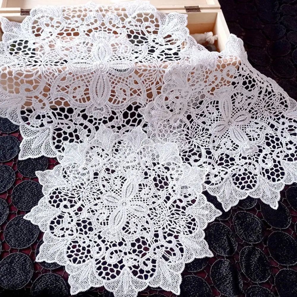 serviettes table dentelle fleurées traditionnelles réutilisables blancs opaques maison fêtes