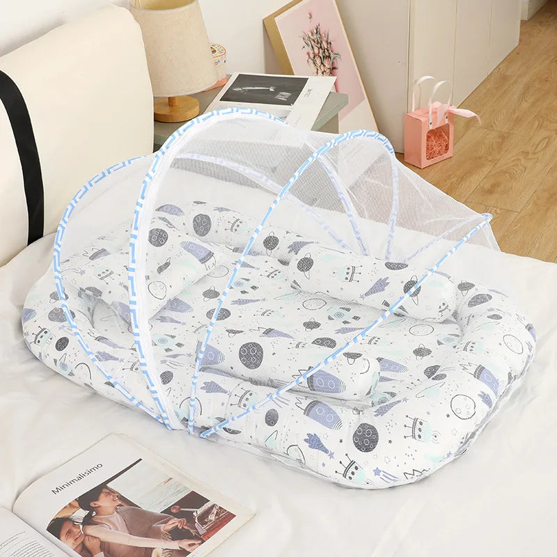 lit parapluie bébé moustiquaire intégrée matelas rembourré oreiller motif personnages ballons nuages tissu doux