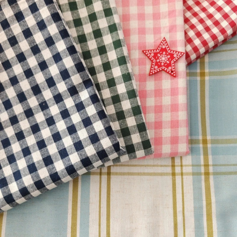 tissu coton biodegradable carreaux bleu marine rose rouge decoration maison bricolage popeline plain