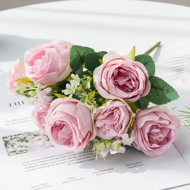 bouquet artificiel soie pivoine rose violet blanc décoration intérieure classique rustique vase transparent