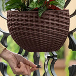 Pots suspendus imitation tressage blanc noir marron foncé système irrigation succulentes