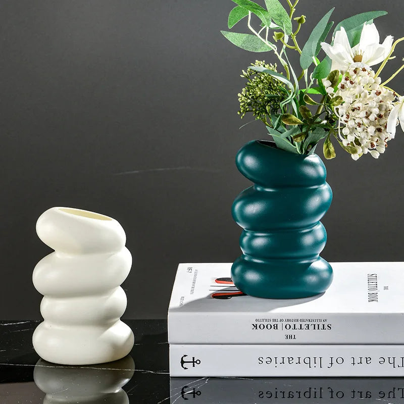 vase decoratif moderne blanc teal forme ondulée fleurs artificielles salon chambre coucher decoration maison