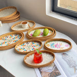 assiettes ovales rotin mosaïque coquillages boho rustique multicolore thé collations