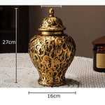 pot décoratif doré ornements floraux couvercle classique table arrangement floral moderne