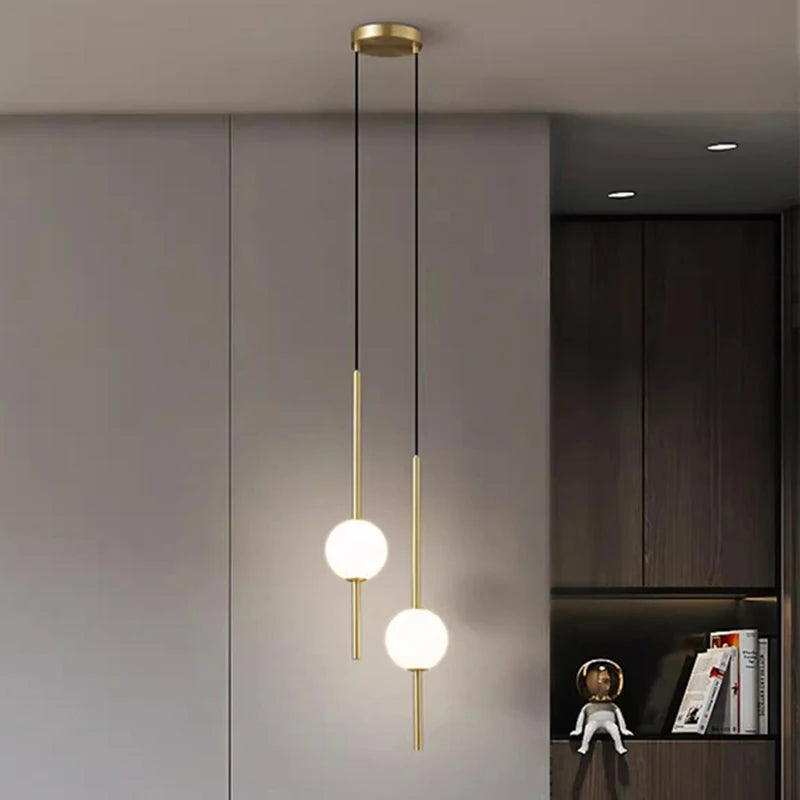 suspension luminaire moderne sphères translucides métal noir or chambre salon intérieur maison
