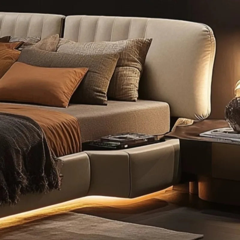 lit moderne tête capitonnée éclairage led beige marron gris velours oreillers coussins chambre élégante