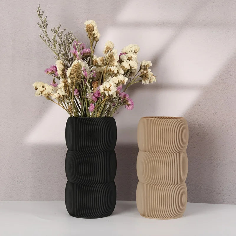 vase moderne plastique noir beige blanc rayures horizontales fleurs séchées decoration maison