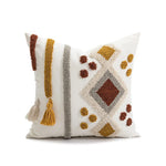 housse coussin carré boho chic motifs géométriques pompons couleur neutres décor maison