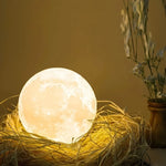 lampe table moderne veilleuse lune 3d blanc beige texture marbrée support bois chambre coucher