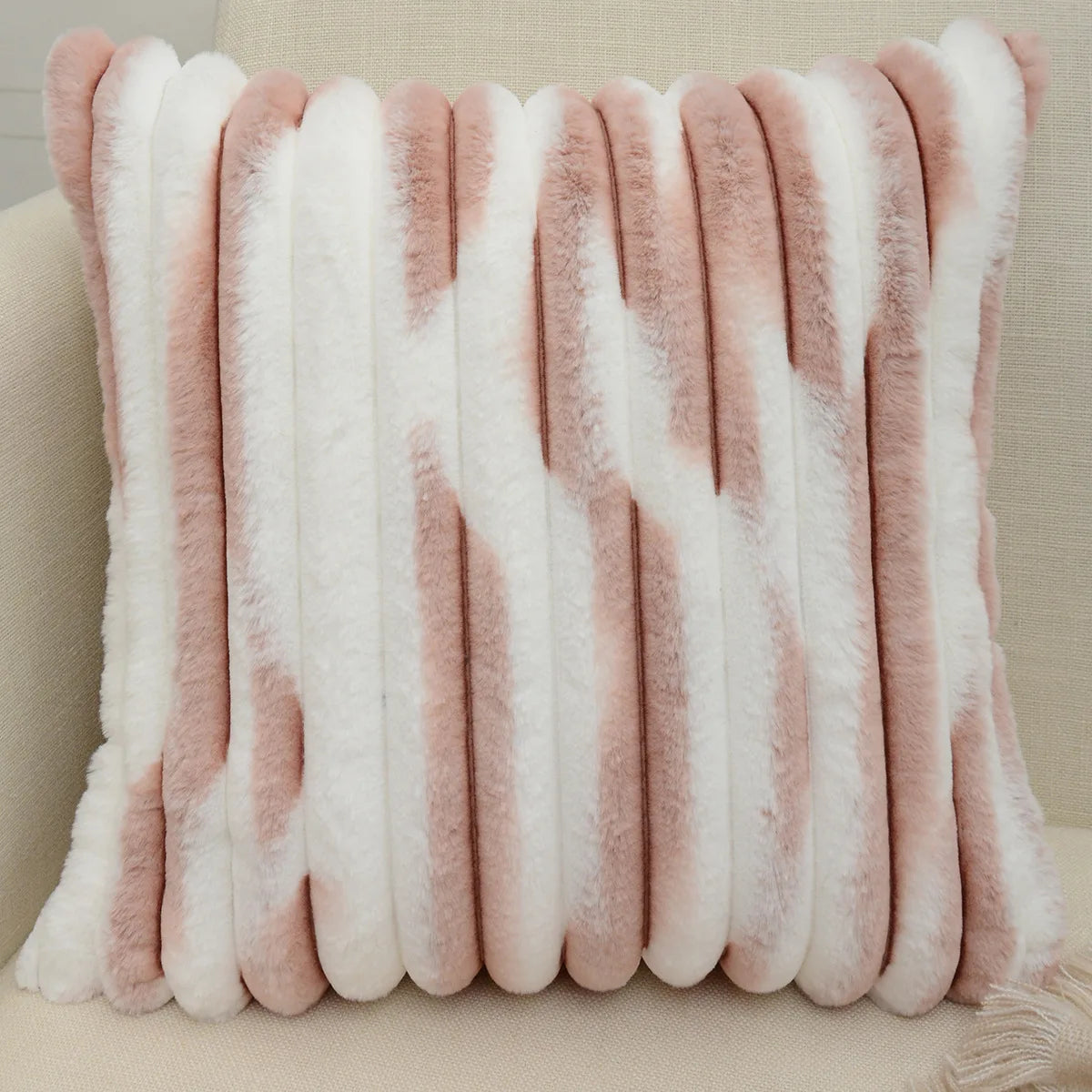 coussin carré rose clair rayé moderne hiver décoration salon canapé